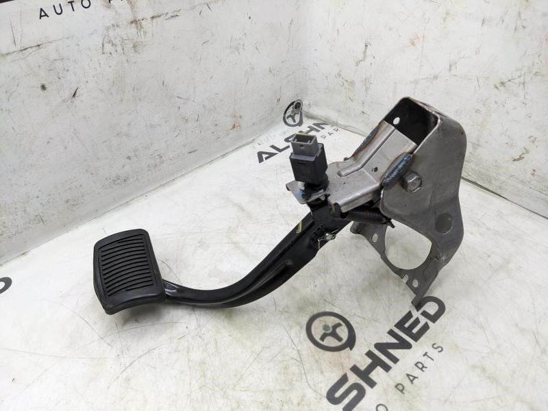 16-18 Hyundai Elantra SE Brake Pedal w/ Bracket and Stop Light Switch 32810F22102
