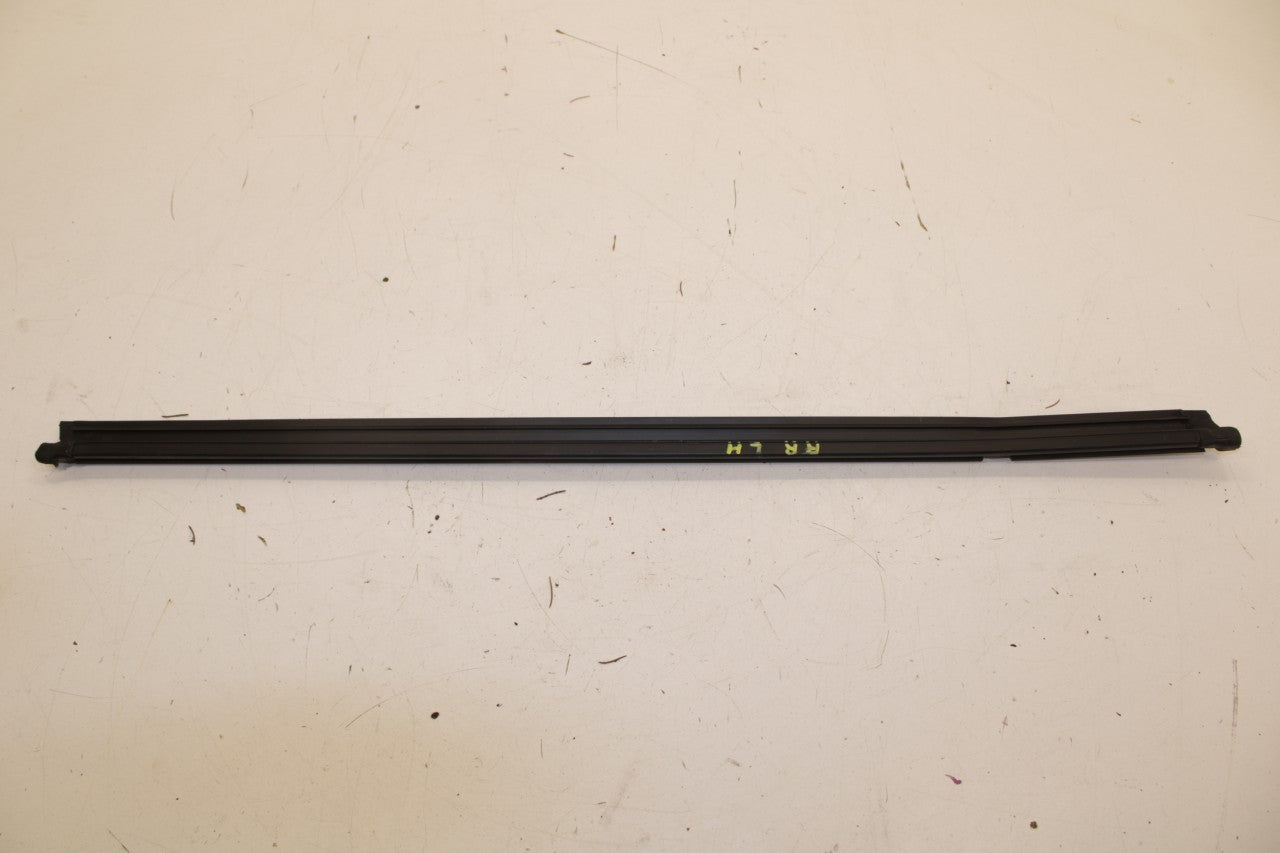 18-25 Volkswagen Atlas S RR LH Door Run Channel w/ Belt Molding and Weatherstrip - Alshned Auto Parts