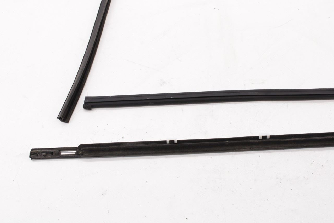 16-20 KIA Sorento EX FR RH Door Run Channel w/ Belt Outer and Inner Weatherstrip - Alshned Auto Parts