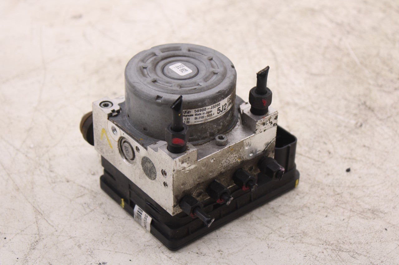 2019-2021 Hyundai Veloster 2L ABS Anti Lock Brake Pump Control Module 58900J32003