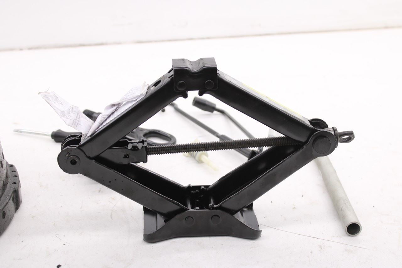 16-18 Volkswagen Jetta Sport FWD Lift Jack and Tool Kit w/ Foam Holder Container10