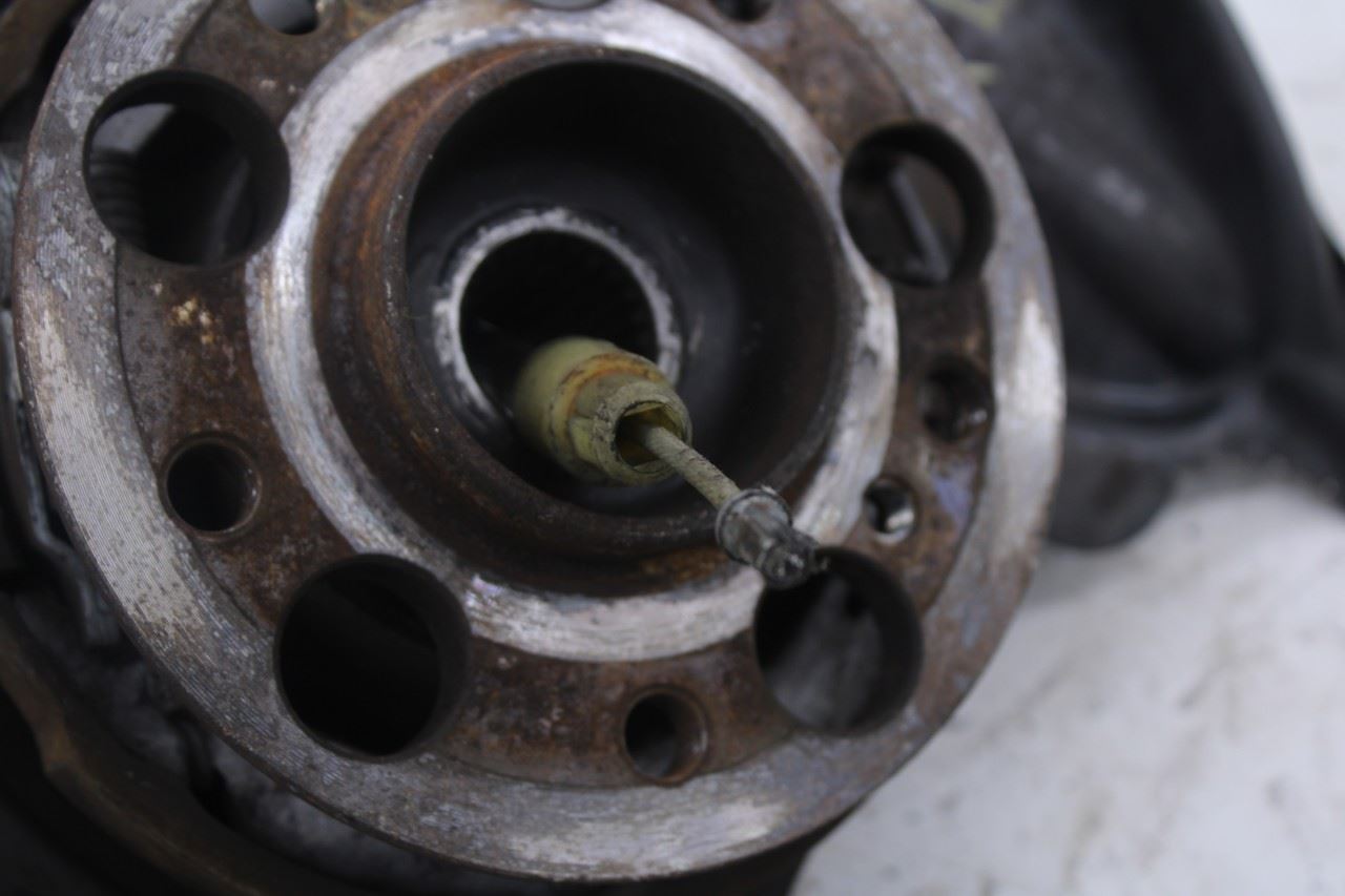 2006-2009 Mercedes-Benz CLK 350 Rear Left Driver Side Spindle Knuckle Hub10