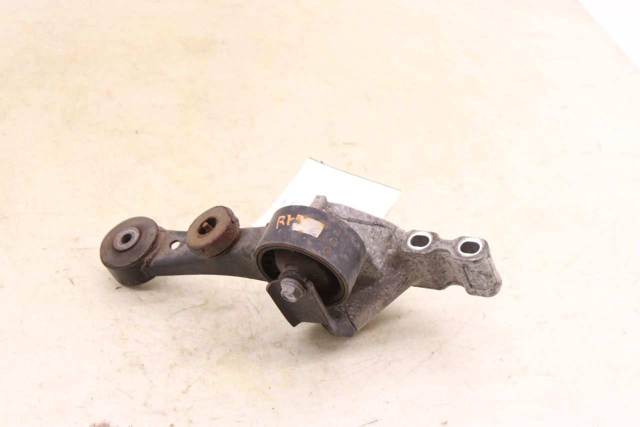 2017-20 Toyota Sienna LE 3.5L FWD RH Side Upper Engine Mount Bracket 12363-0P190 - Alshned Auto Parts