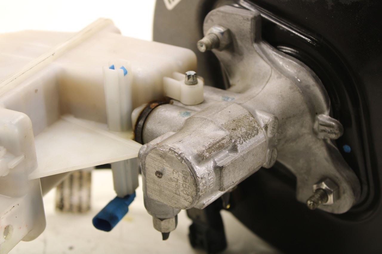 2019-2023 Jeep Cherokee Latitude Brake Booster w/ Master Cylinder w/ Reservoir - Alshned Auto Parts