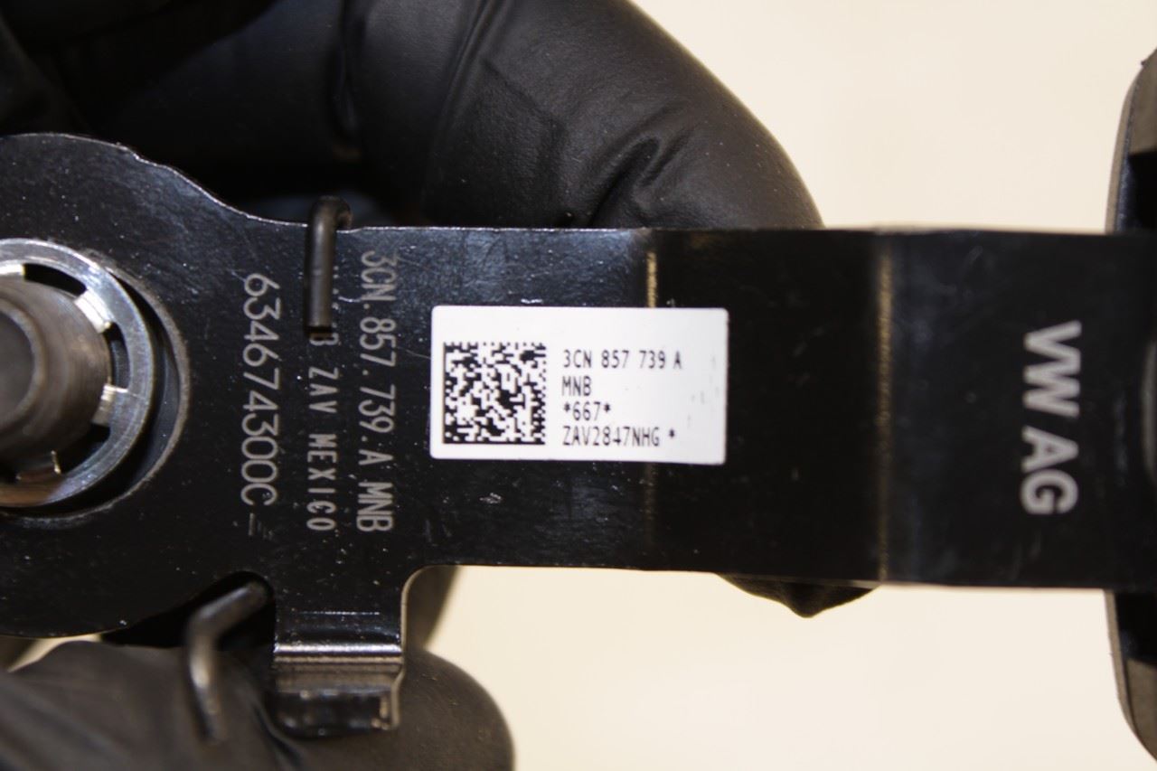 18-23 Volkswagen Atlas S Rear RH LH Side and Center 2nd Row Seat Belt Buckle Set - Alshned Auto Parts