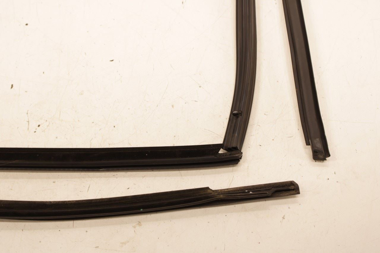 17-23 GMC Acadia SLT-1 Rear LH Door Vent Glass Run Channel w/ Belt Molding Seal - Alshned Auto Parts