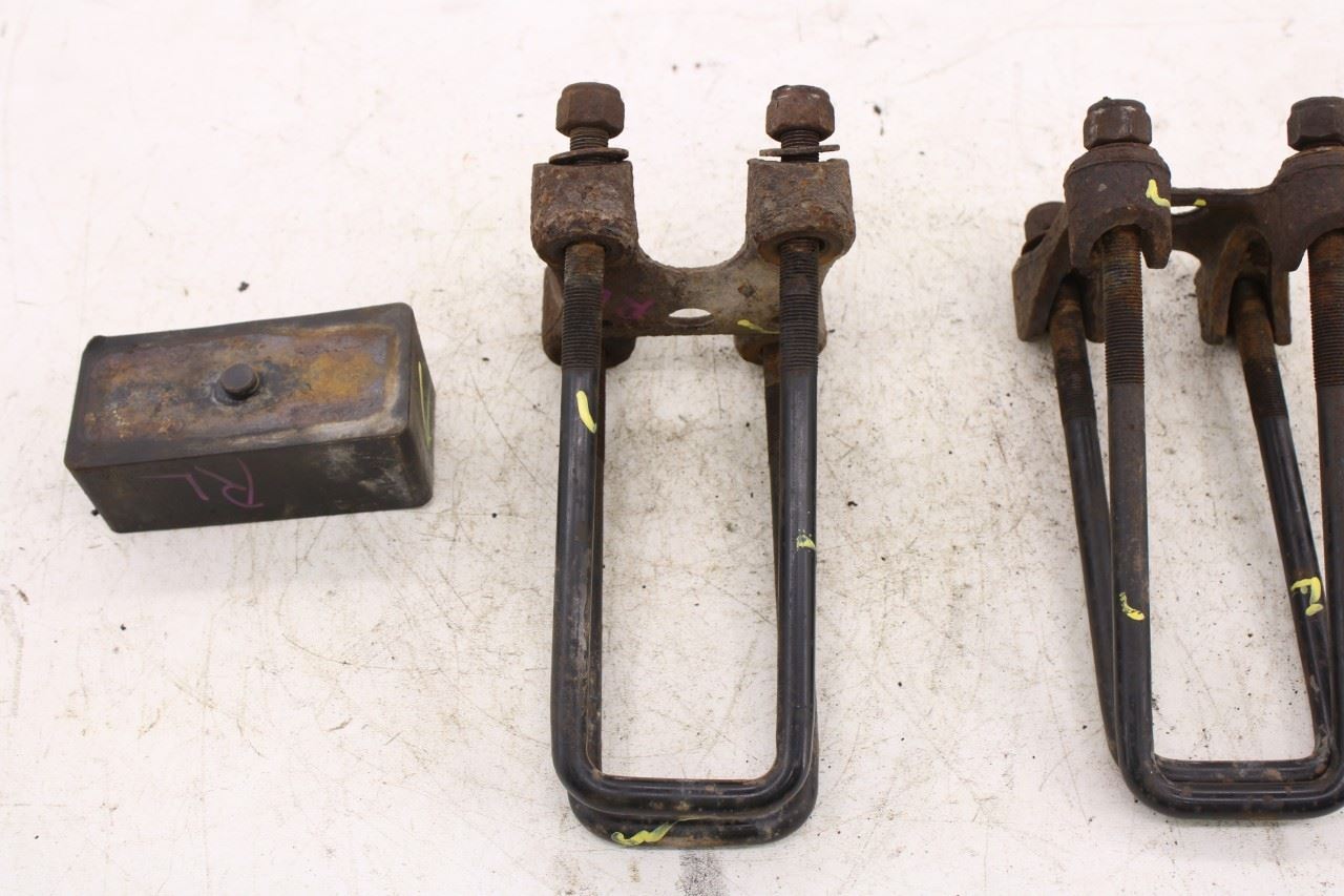 14-19 Chevrolet Silverado 1500 Rear RH and LH Leaf Spring Anchor Plate 228345082