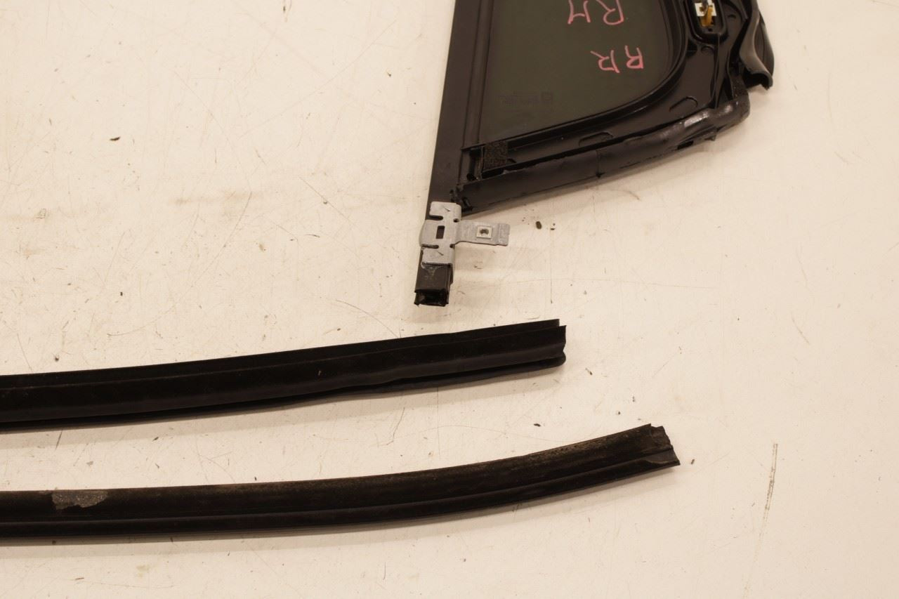 17-23 GMC Acadia SLT-1 Rear RH Door Vent Glass Run Channel w/ Belt Molding Seal - Alshned Auto Parts