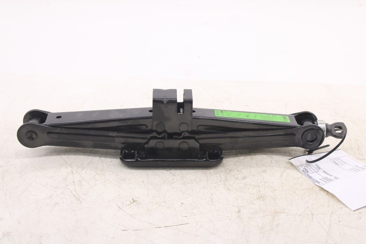 21-26 Hyundai Santa Fe SEL 2.5L Lift Jack and Tool Kit w/ Foam Holder Container5
