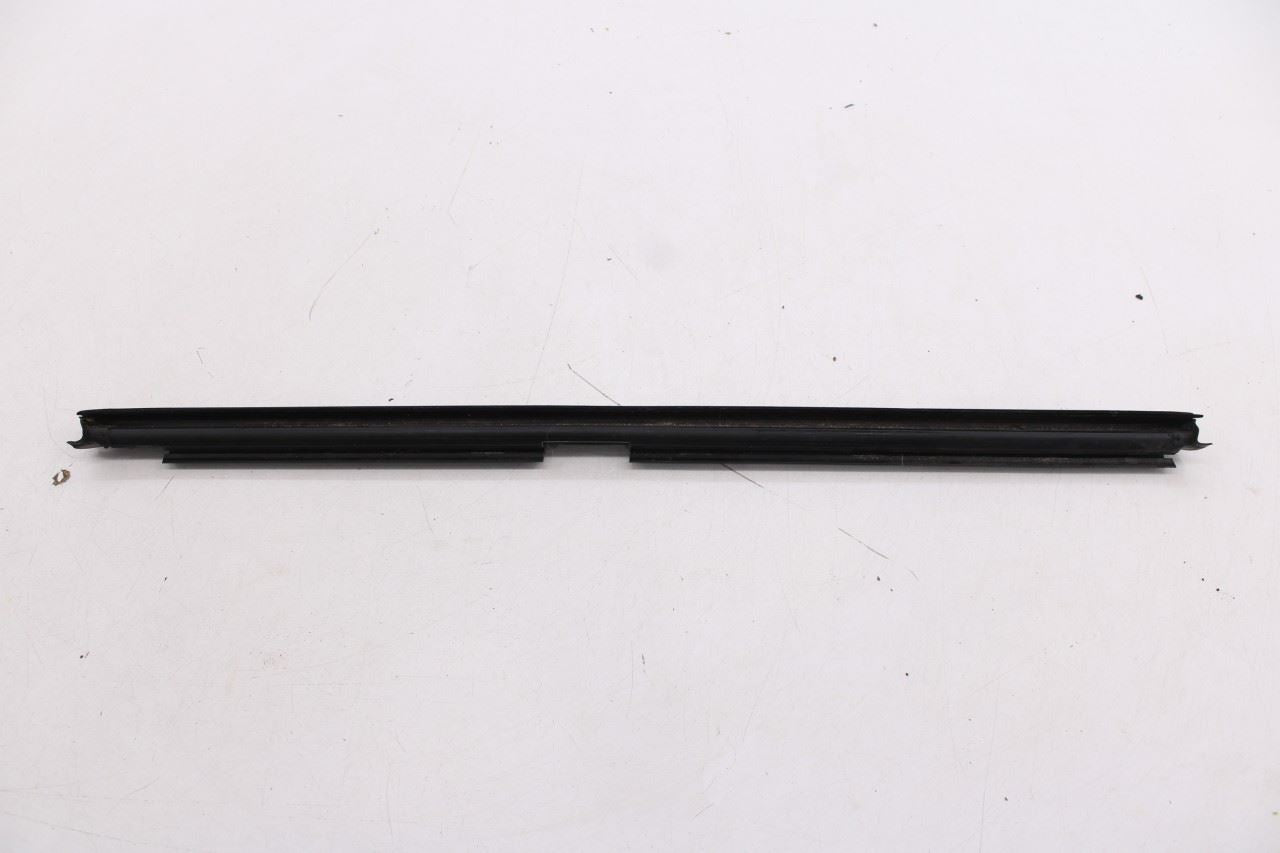 11-18 Porsche Cayenne S Rear Right Door Outer w/ Inner Belt Molding Weatherstrip5
