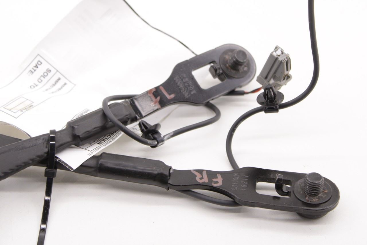 17-19 Chrysler Pacifica Limited Front RH and LH Side Seat Belt Buckle Set *ReaD* - Alshned Auto Parts