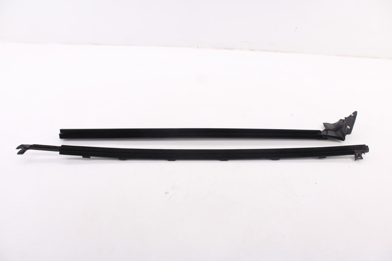 2015-23 Ford Mustang GT Front Right Side Door Outer and Inner Belt Weatherstrip0