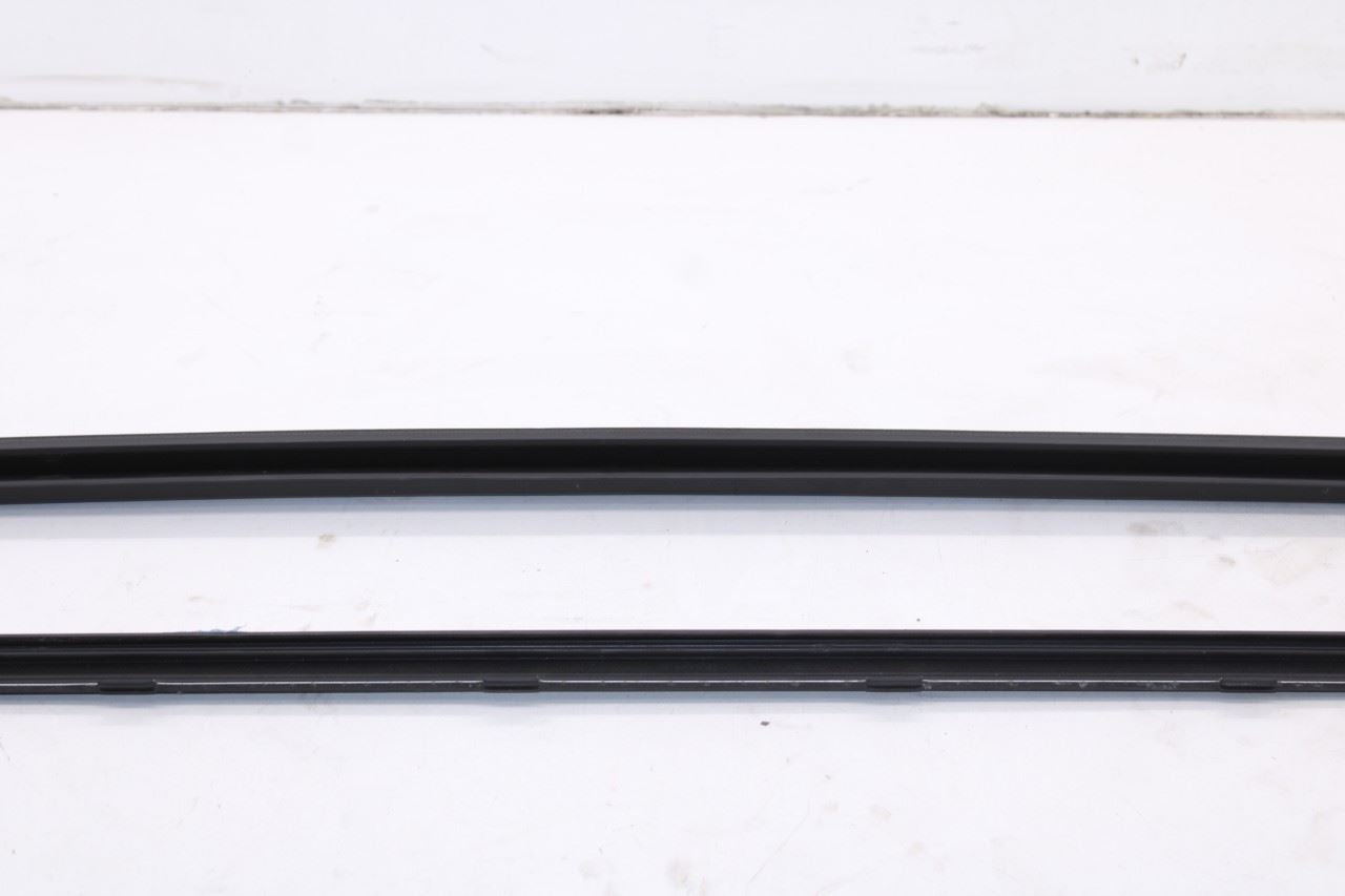 15-23 Ford Mustang Conv V6 2Dr Front Right Door Outer w/ Inner Belt Weatherstrip8