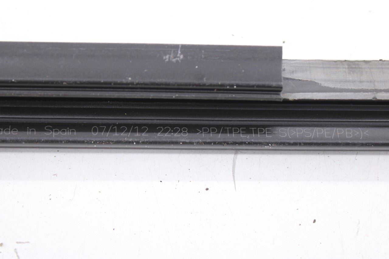 11-18 Porsche Cayenne S Rear Left Door Outer and Inner Belt Molding Weatherstrip14