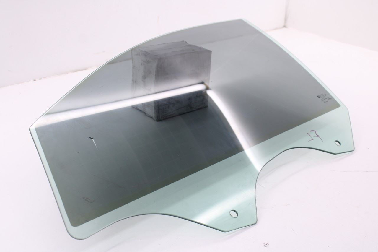 2018-2024 Chevrolet Equinox LT Front Left Door Window Movable Glass 84398670 OEM2