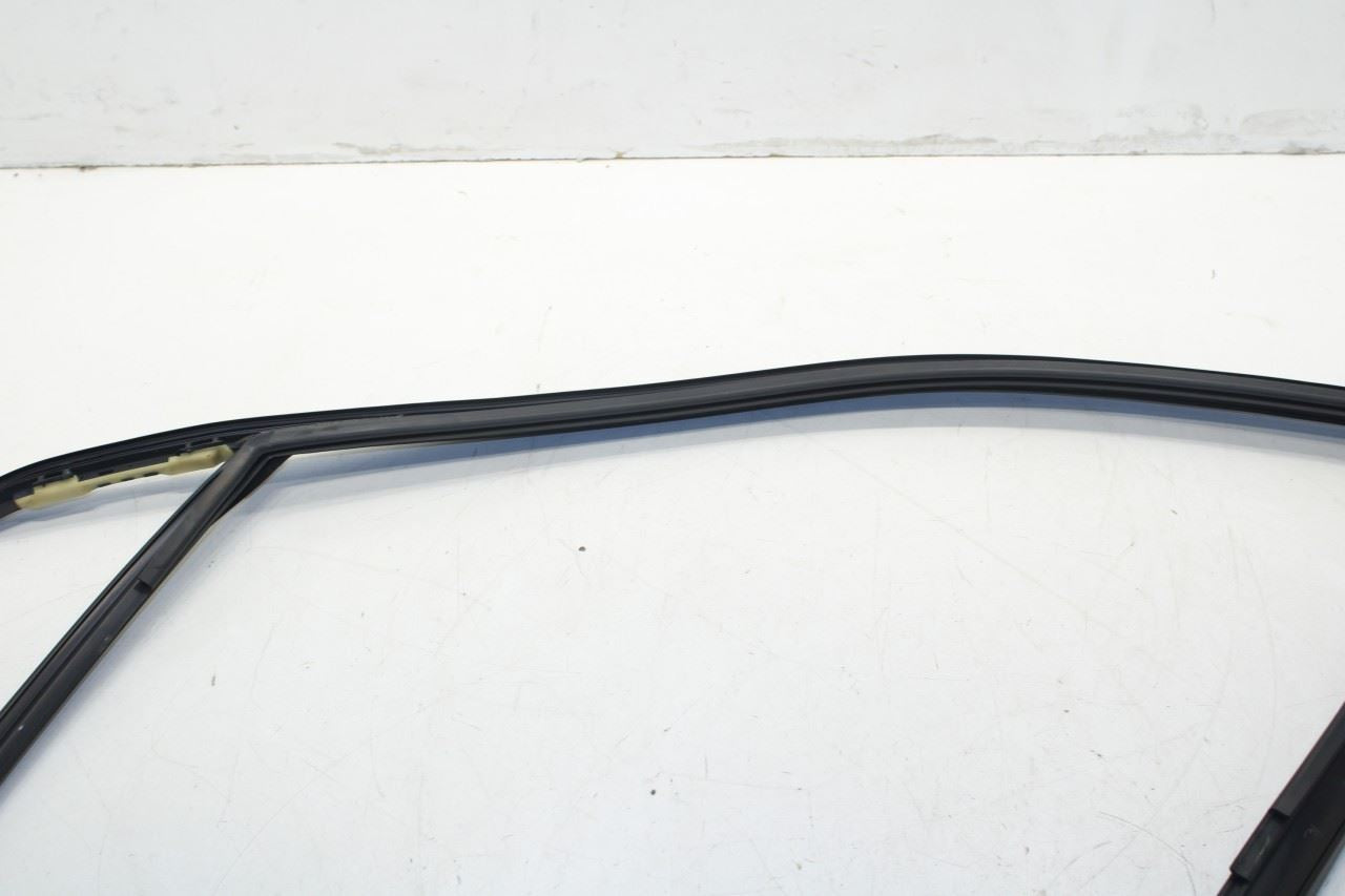 2014-23 Jeep Cherokee Front Right Door Run Channel w/ Belt Molding Weatherstrip - Alshned Auto Parts