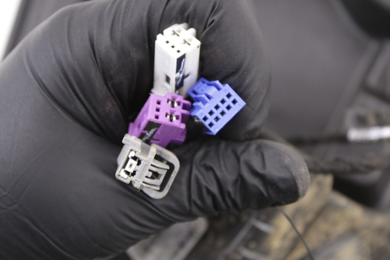 14-23 Jeep Cherokee Limited Front Right Door Window Regulator w/ Carrier w Motor - Alshned Auto Parts