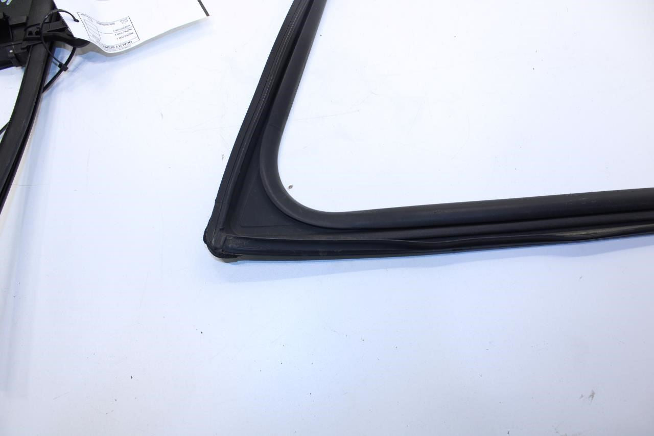 2020-2022 Hyundai Sonata SE Front Right Door Window Run Channel Fixed Vent Glass - Alshned Auto Parts