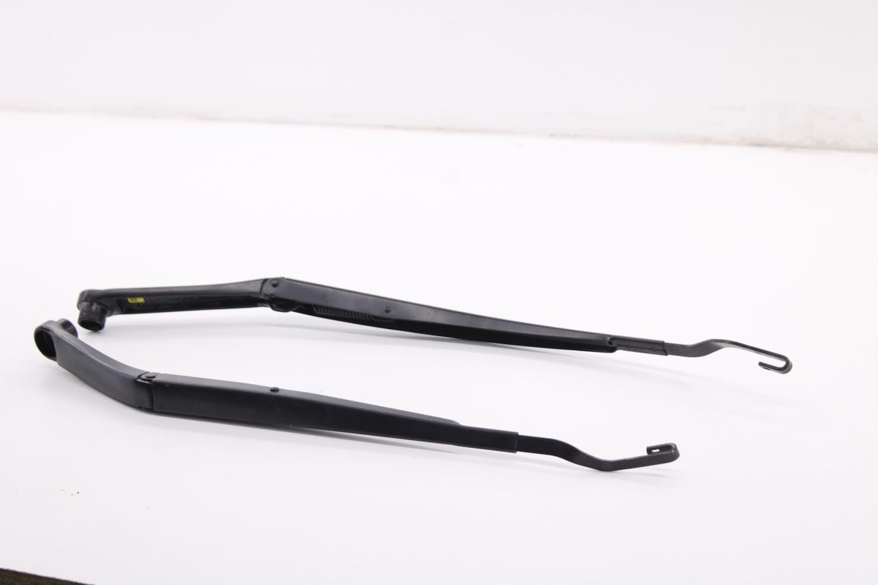 2021-25 Hyundai Elantra SE Front Left and Right Windshield Wiper Arm 98321-AA0005