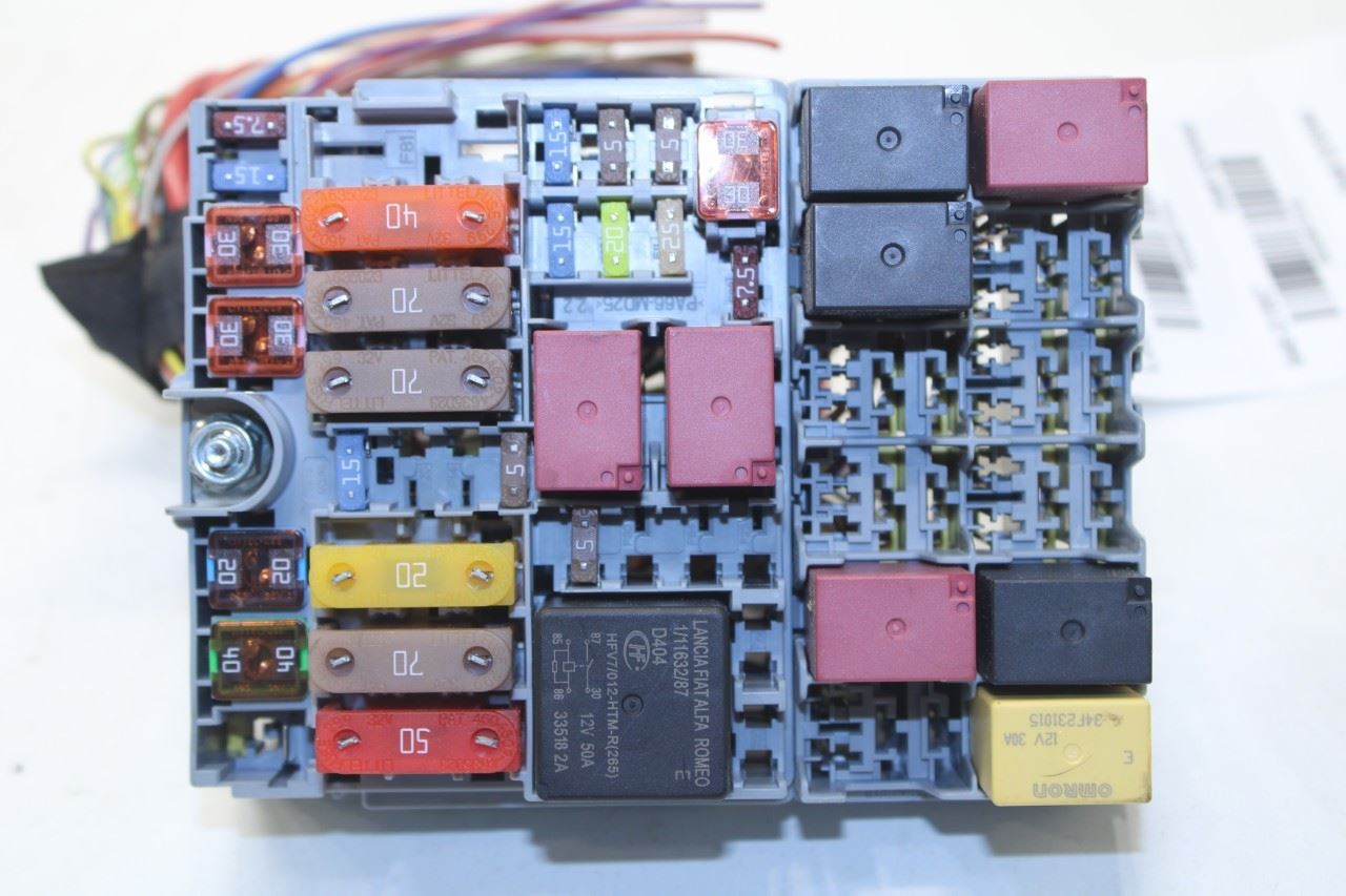 17-21 Jeep Renegade Sport 2.4L FWD Engine Fuse Relay Box Module w/ Wire Harness - Alshned Auto Parts