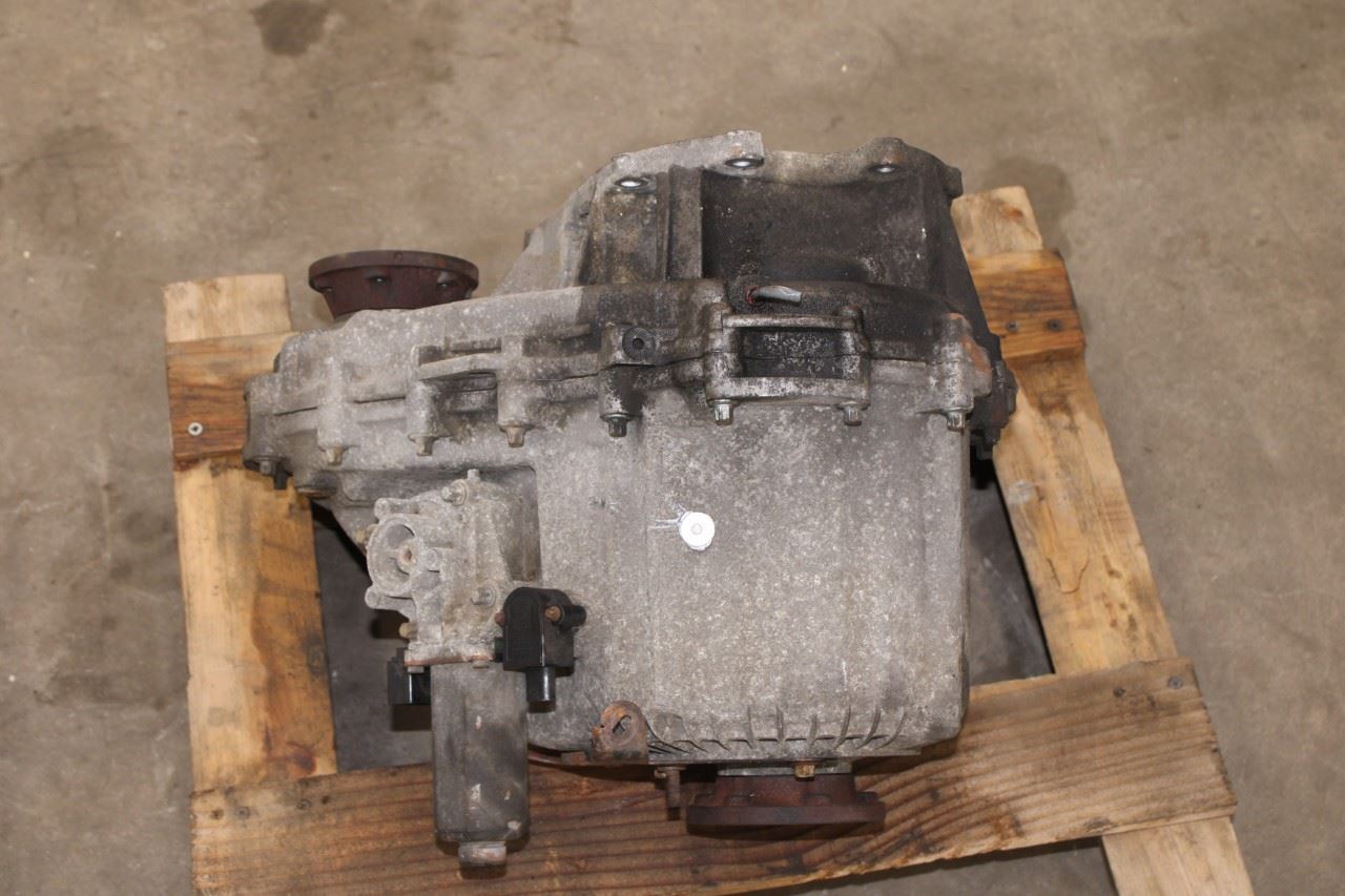 2006-2014 Land Rover Range Rover HSE 4WD Transfer Case LR049160 OEM3