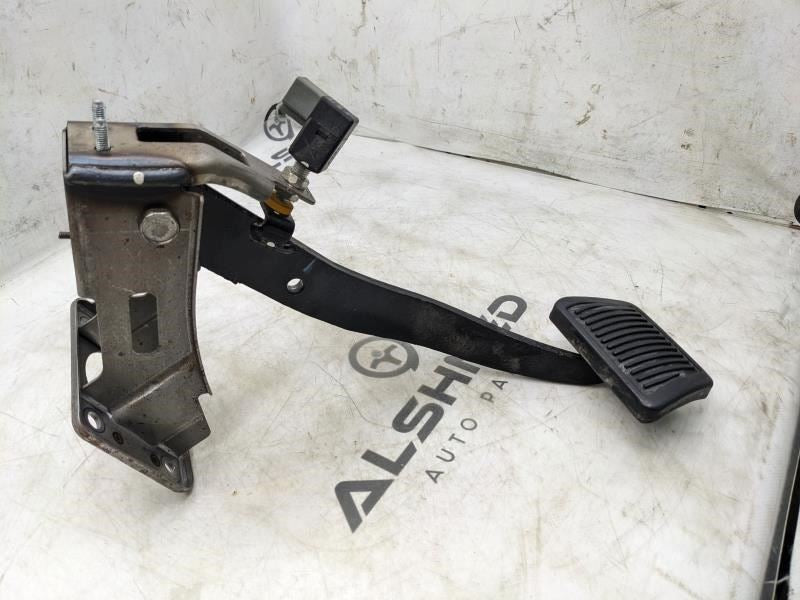 09-13 Kia Soul+ GL 2.0L Brake Pedal w/ Bracket and Stop Light Switch 32810-2K5004