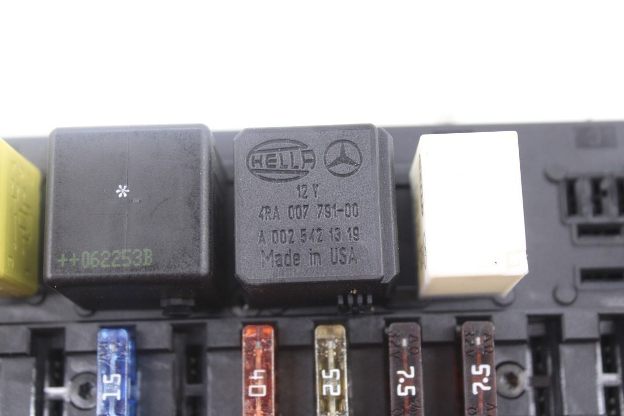 06-09 Mercedes-Benz CLK 350 RWD Rear Trunk SAM Module Fuse Relay Junction Block17