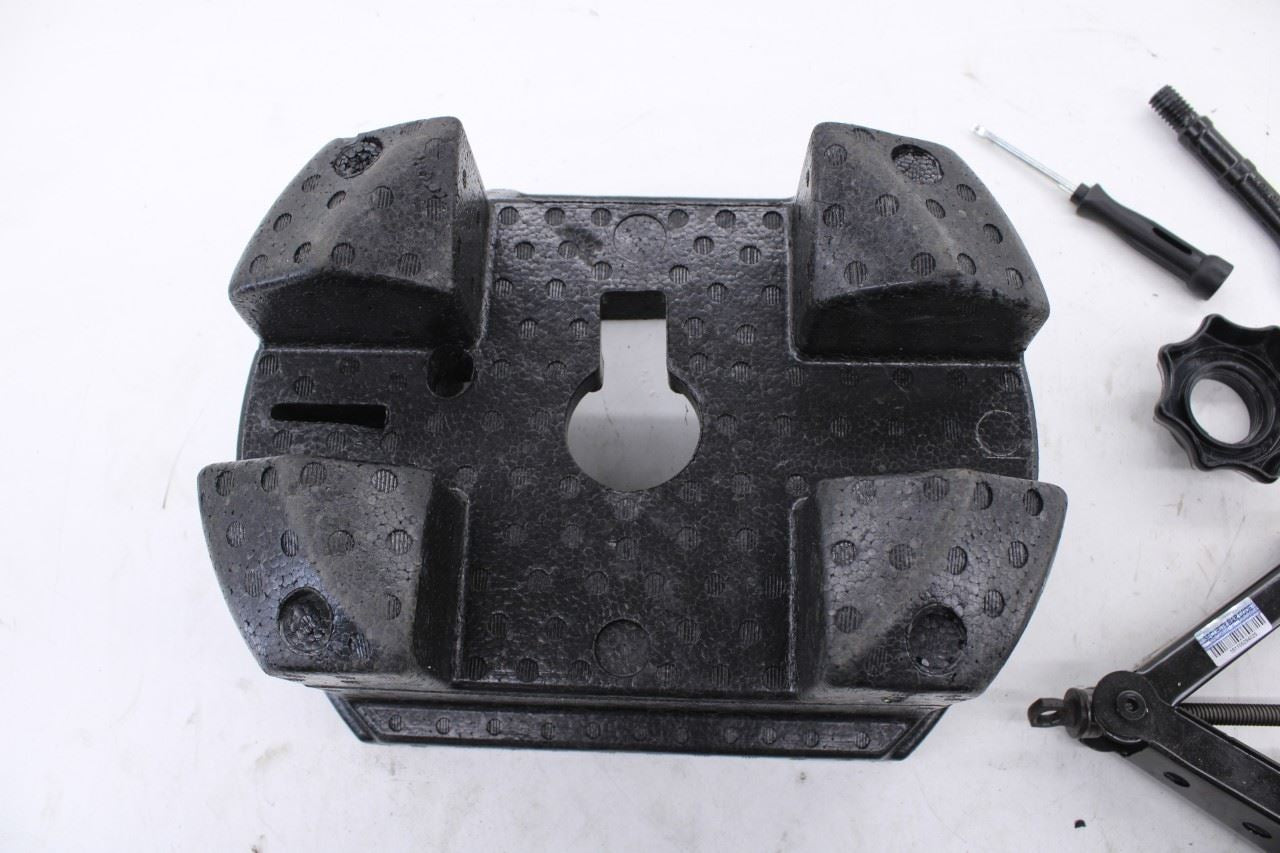 16-18 Volkswagen Jetta Sport FWD Lift Jack and Tool Kit w/ Foam Holder Container3