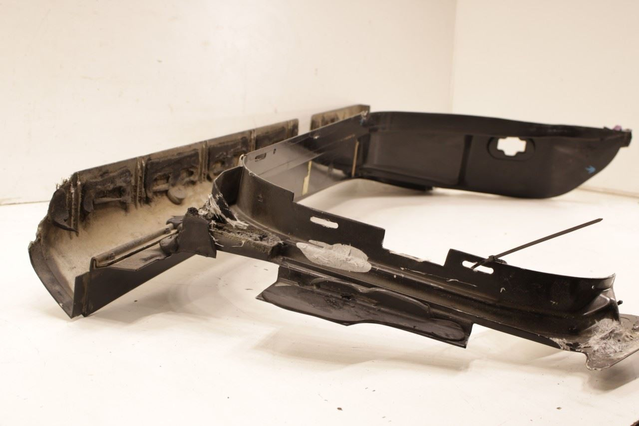 97-04 Chevrolet Corvette LH Lower Door Opening Trim Rocker Panel 10444701 *ReaD* - Alshned Auto Parts