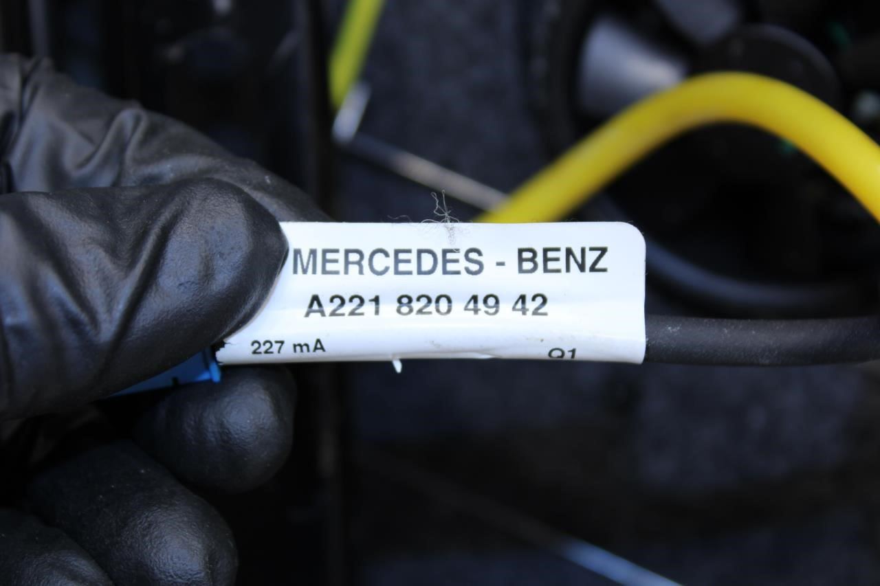 2007-11 Mercedes-Benz S550 Front Right Seat Back Upper Cushion 221-820-30-98 OEM - Alshned Auto Parts