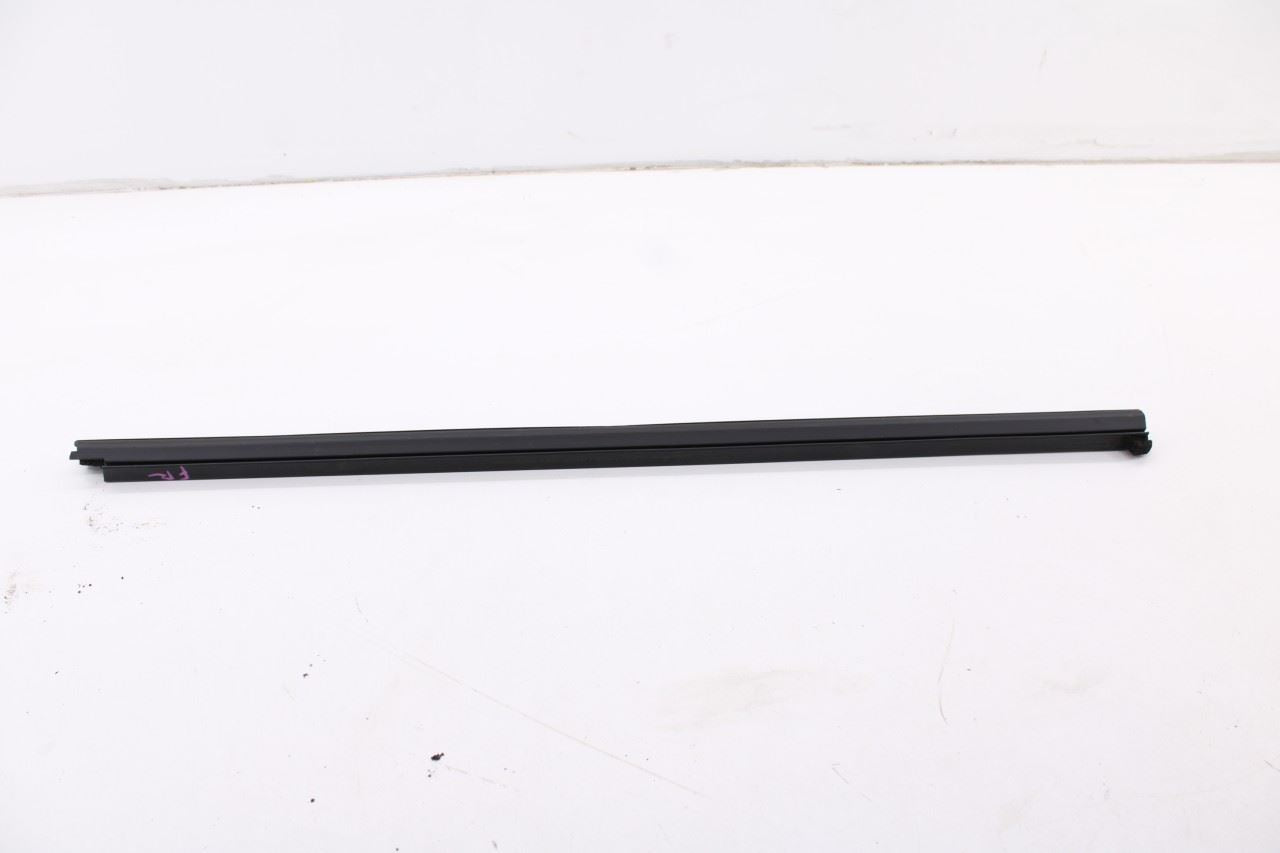 2014-20 Infiniti QX60 Front Right Door Run Channel w/ Belt Molding Weatherstrip9