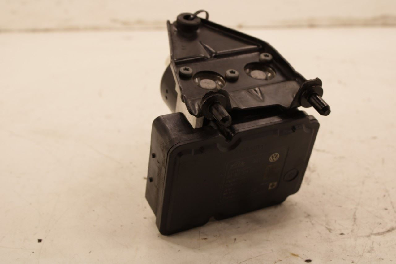 2016-2019 Volkswagen Passat SE 1.8L FWD ABS Anti Lock Brake Pump Control Module10