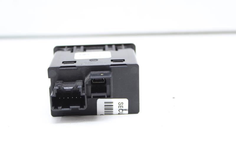 2019-2022 Chevrolet Silverado 1500 USB SD Card Port Media Hub 13525431 OEM - Alshned Auto Parts