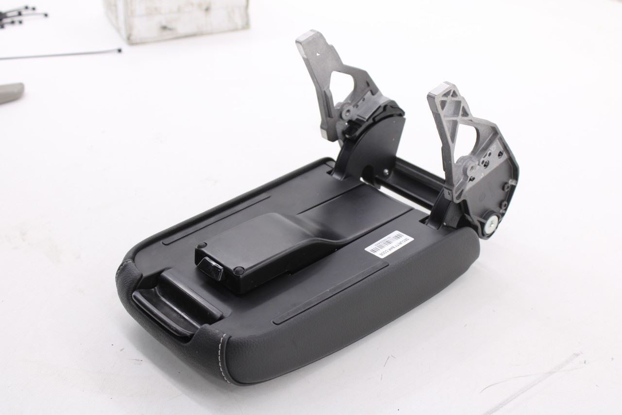 2016-18 Volkswagen Jetta Sport Center Console Armrest Storage Lid 5C6-864-207-B9