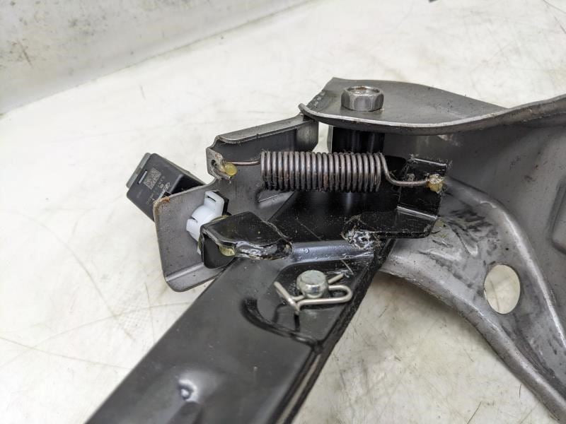 16-18 Hyundai Elantra SE Brake Pedal w/ Bracket and Stop Light Switch 32810F22106
