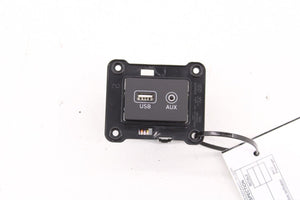 2019-20 Hyundai Santa Fe SEL Center Console USB Port AUX Jack Hub 96120-S1100-4X