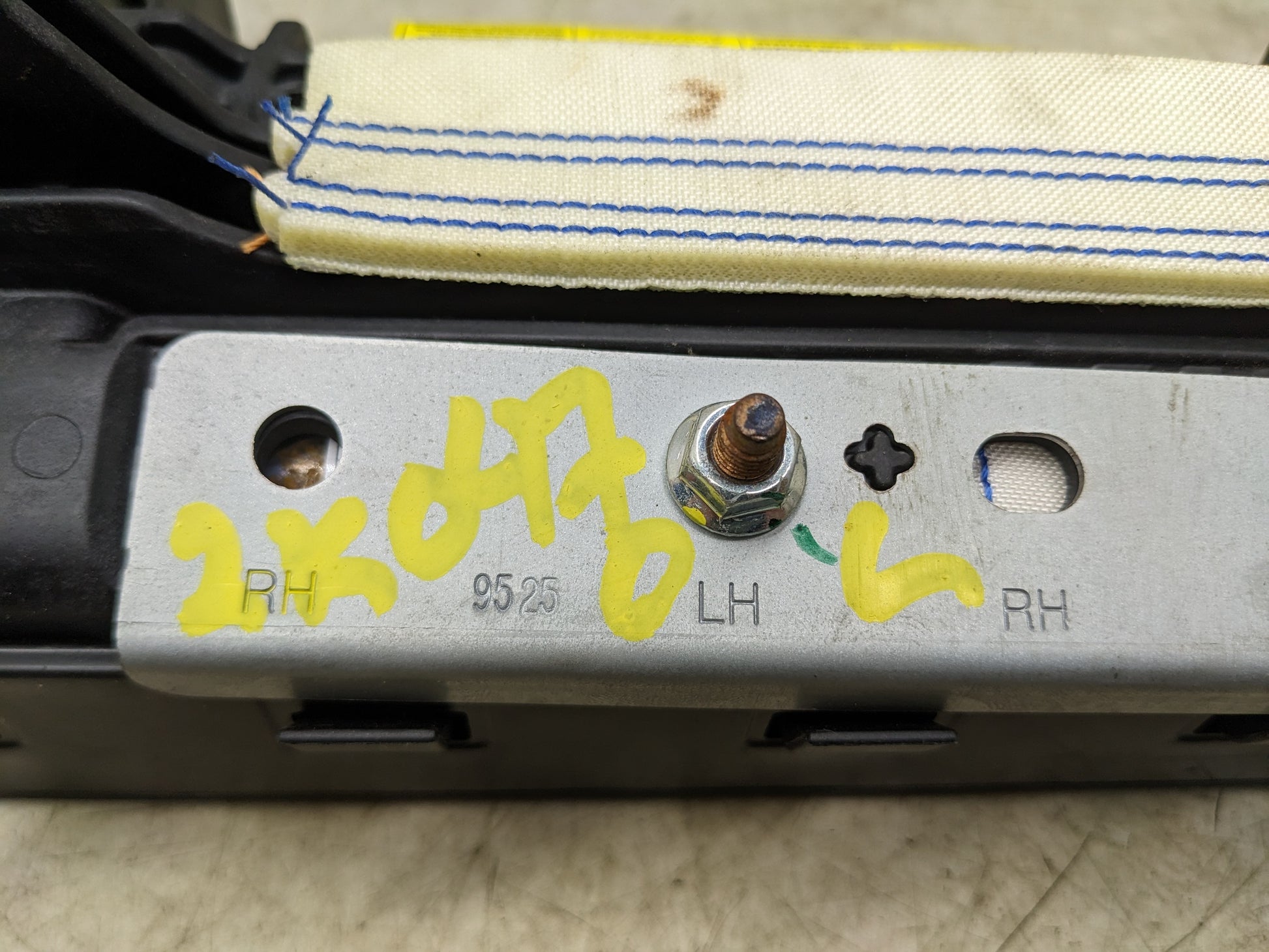2020-2022 Hyundai Sonata Left Knee Air Bag Inflator Module 80200-L0000 OEM - Alshned Auto Parts