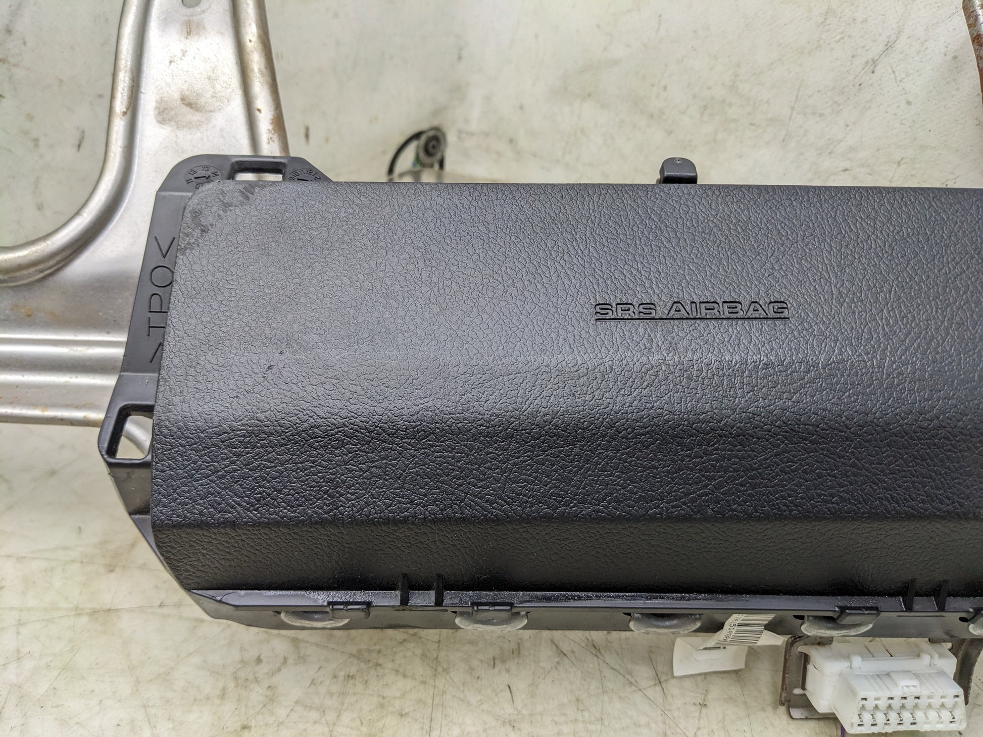 2013-2018 Toyota Avalon Left Knee Air Bag Inflator Module Black 73900-06021-C0 OEM - Alshned Auto Parts