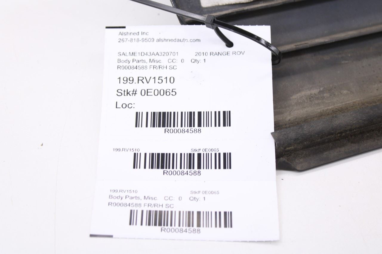 2010-12 Land Rover Range Rover HSE Front Right Door Lower Molding Trim LR00622110