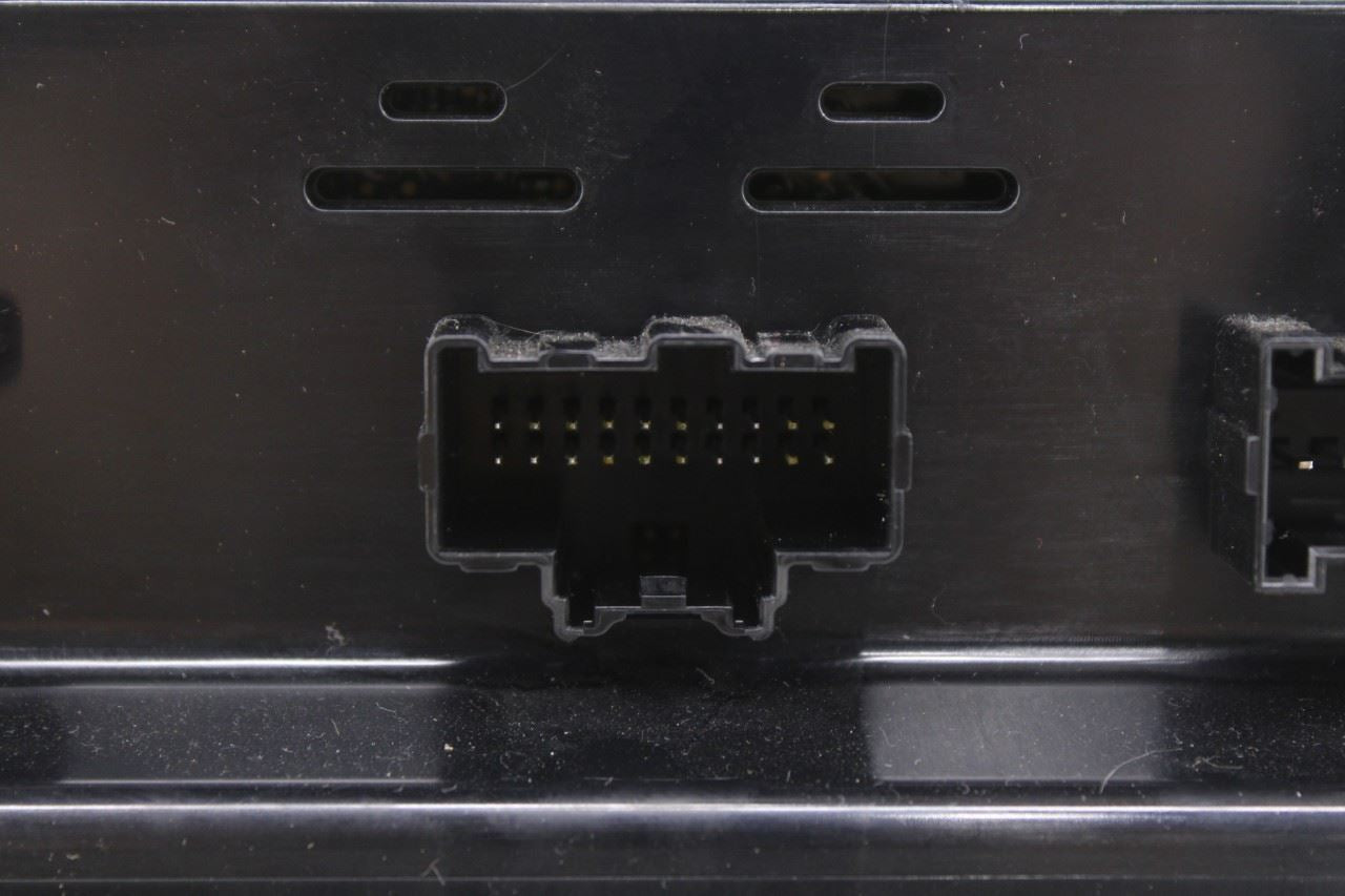 2020-21 Ford Expedition Max XLT Dash Audio Radio Faceplate Climate Control Panel18
