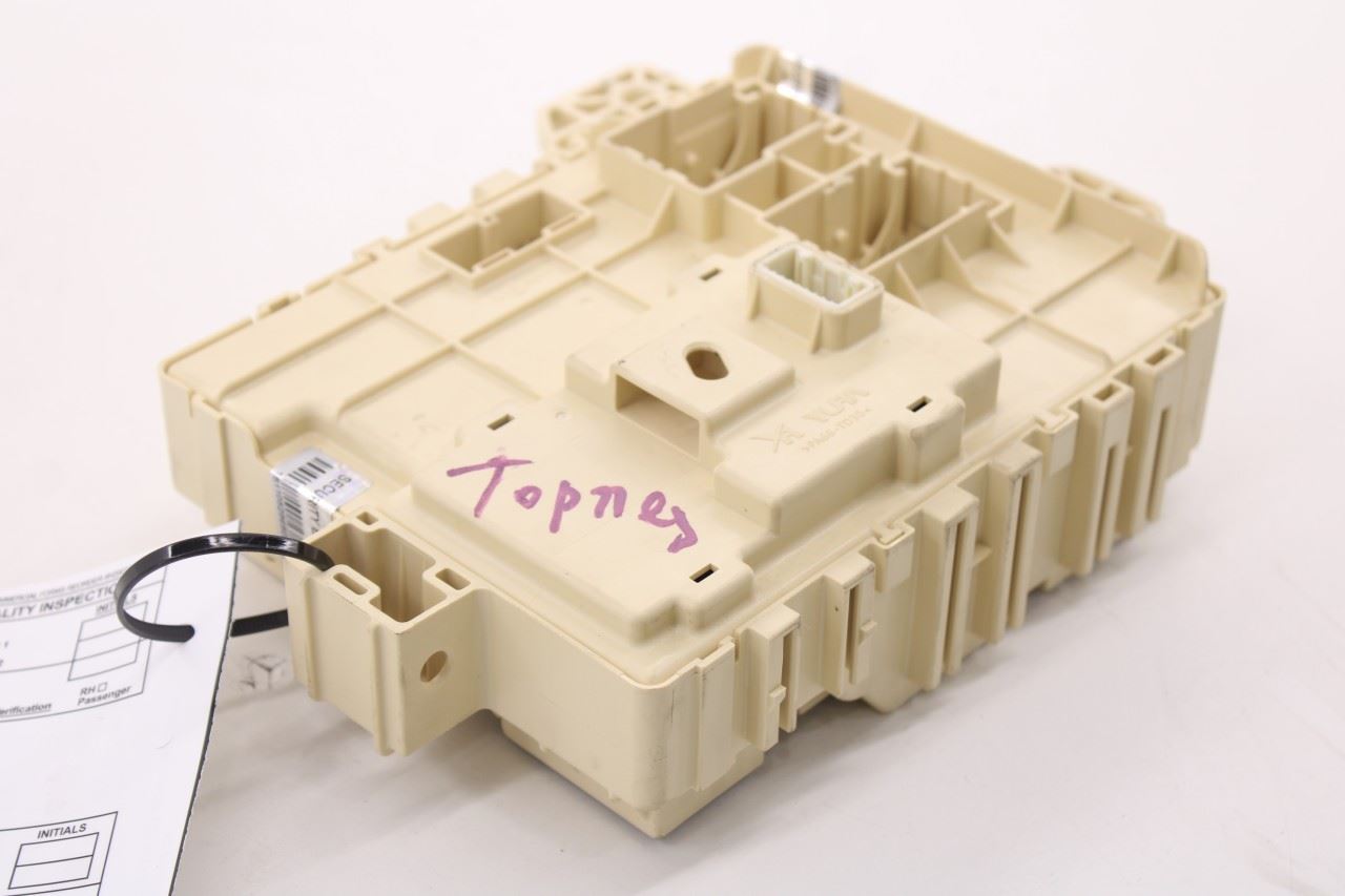 2015-18 Kia Sorento EX 3.3L AWD Cabin Instrument Panel Fuse Relay Junction Block10