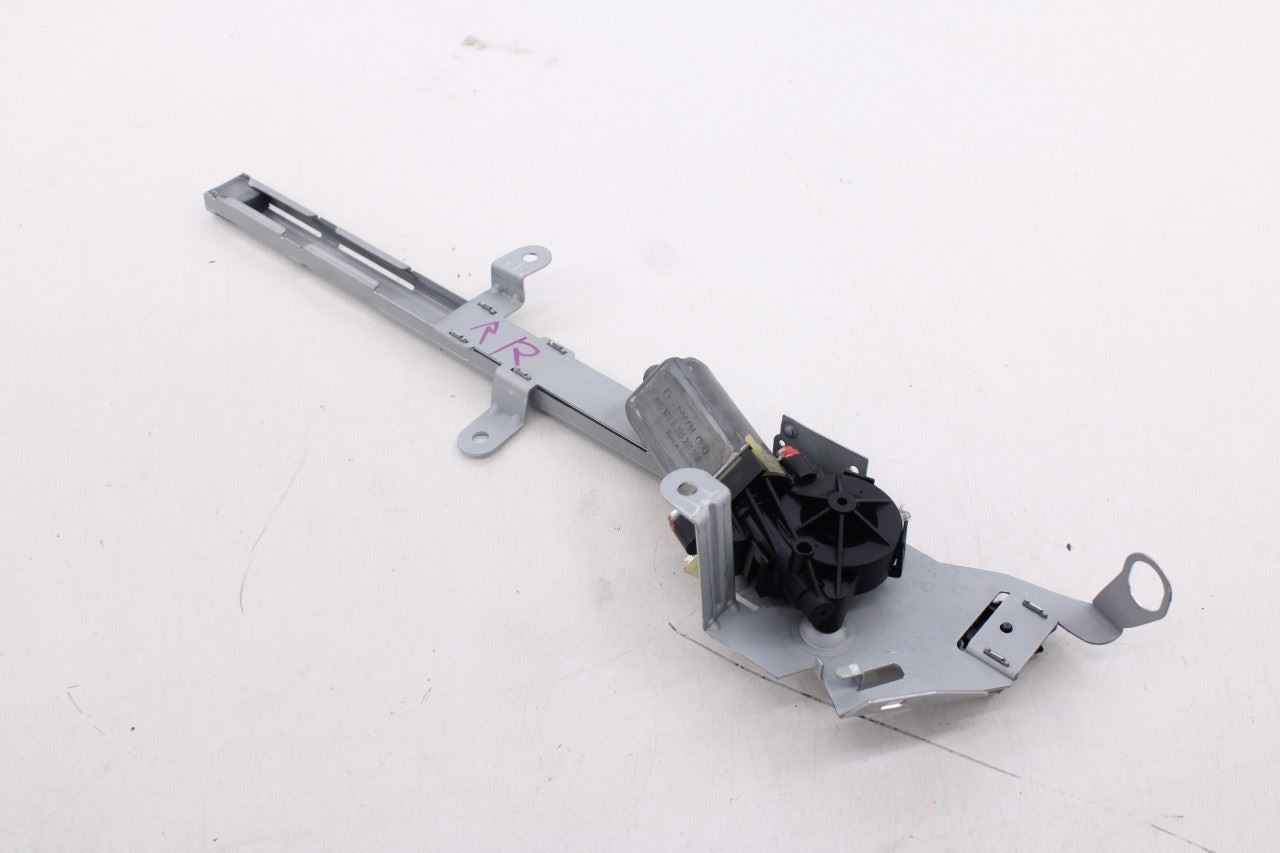 06-09 Mercedes-Benz CLK 350 Front RH Side Seat Belt Feeder Adjuster Guide *ReaD*4