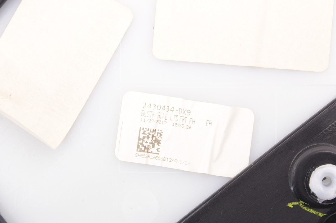 2017-2018 Jeep Cherokee Limited Front Right Side Door Trim Panel 6MD222X9AA OEM - Alshned Auto Parts