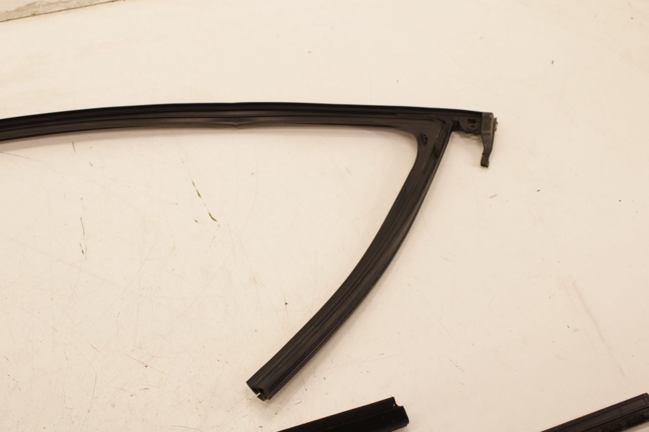 17-19 GMC Acadia SLT-1 Front Right Door Run Channel w/ Belt Molding Weatherstrip - Alshned Auto Parts