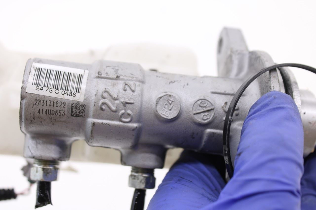 2019-2024 Toyota Corolla LE 2.0L Brake Master Cylinder w/ Reservoir 47201-02860 6