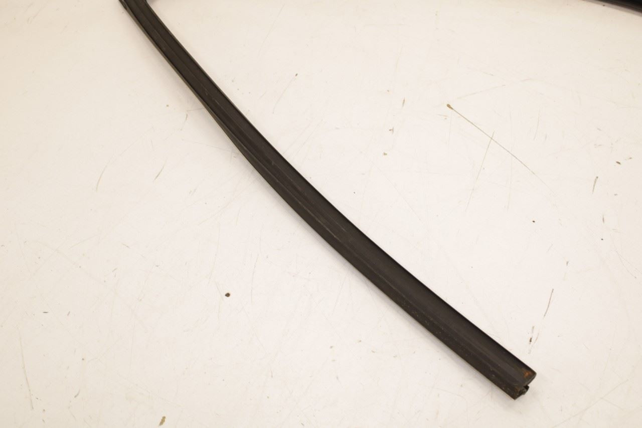 14-20 Infiniti QX60 Pure Front Left Door Run Channel w Belt Molding Weatherstrip - Alshned Auto Parts
