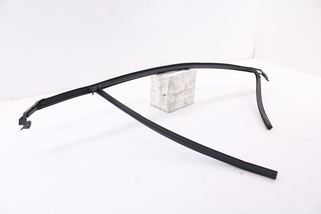 2018-2024 Chevrolet Equinox LT Front Right Side Door Window Run Channel 848665254