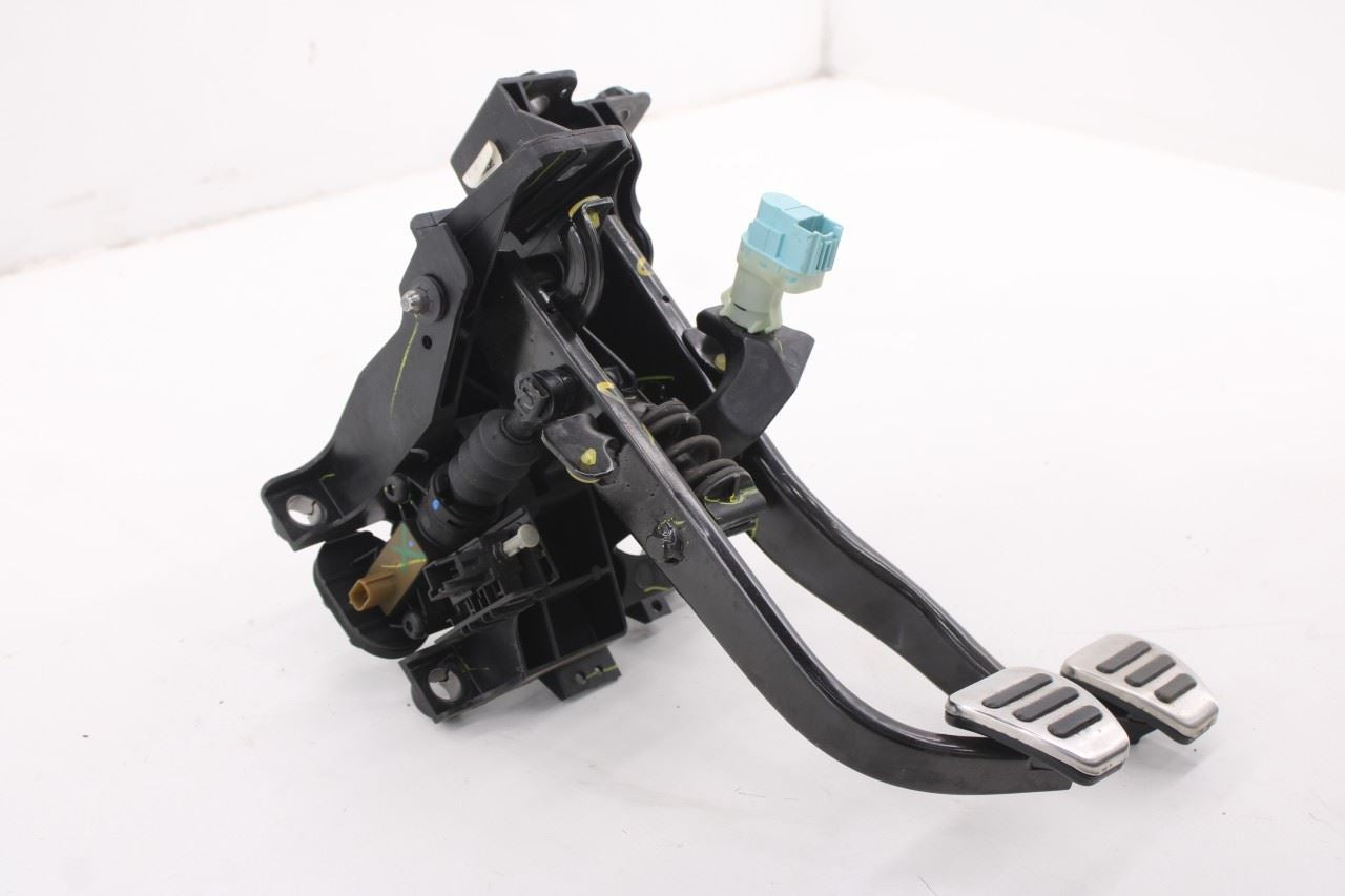 19-20 Ford Mustang GT 5.0L Accelerator Throttle Gas Pedal Sensor and Brake Pedal2