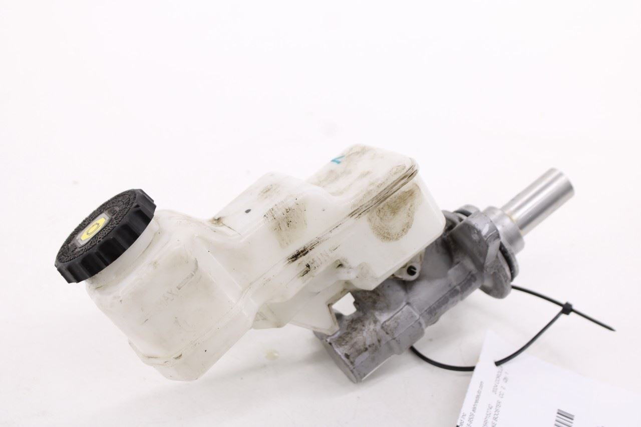 2019-2024 Toyota Corolla LE 2.0L Brake Master Cylinder w/ Reservoir 47201-02860 10