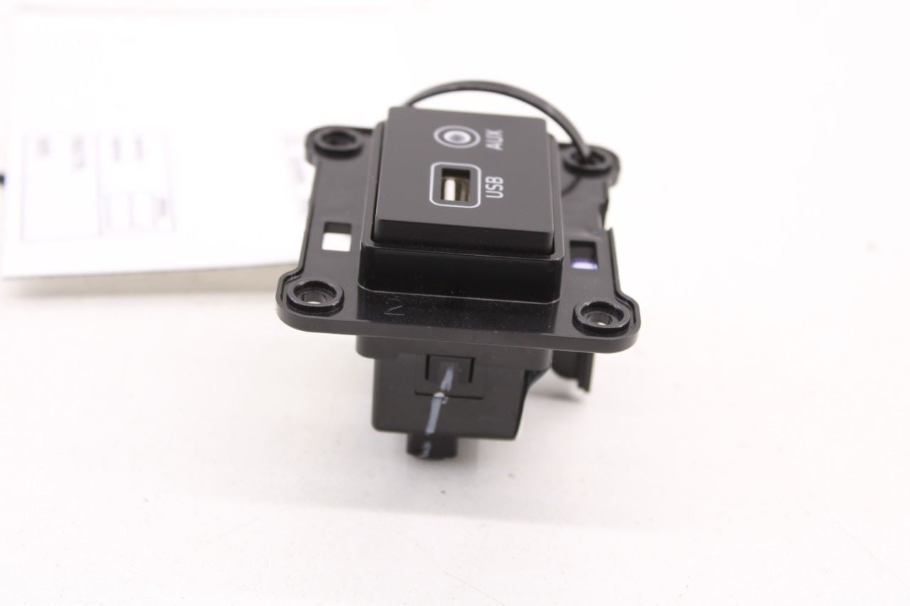 2019-20 Hyundai Santa Fe SEL Center Console USB Port AUX Jack Hub 96120-S1100-4X - Alshned Auto Parts